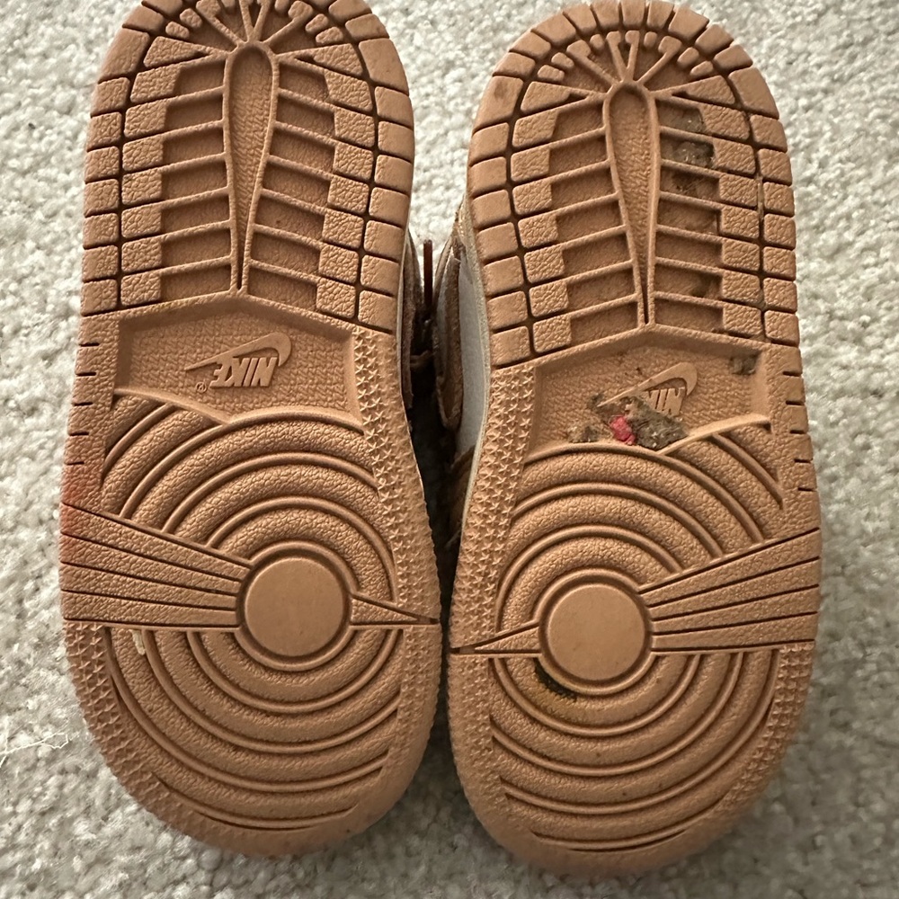 Jordan 1 Retro High OG Praline - Picture 9 of 10